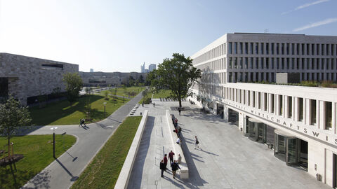 Aus der Vogelperspektive ist der Campus Westend der Goethe-Universität Frankfurt am Main mit seinen Neubauten zu sehen.
