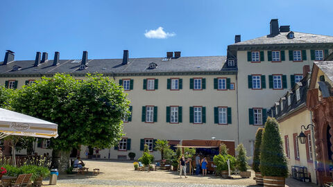 Das Schloss Bad Homburg: Die bauliche Anlage vereinigt den Weißen Turm, einen Rest der mittelalterlichen „Hohenburg“, mit einem frühbarocken Schloss.