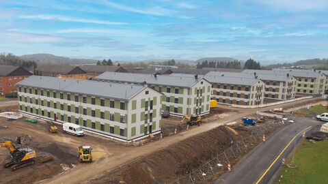  Luftaufnahme: Am Bundeswehr-Standort in Schwarzenborn entstehen aktuell sechs Unterkunftsgebäuden für rund 400 Soldatinnen und Soldaten des Jägerbataillons 1. 