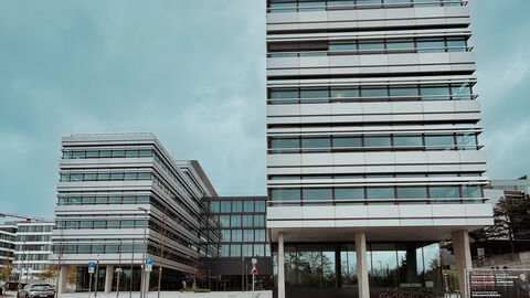 Ansicht Gebäude des Landesbetriebs Bau und Immobilien Hessen, Zentrale, Abraham-Lincoln-Park 3, Wiesbaden.