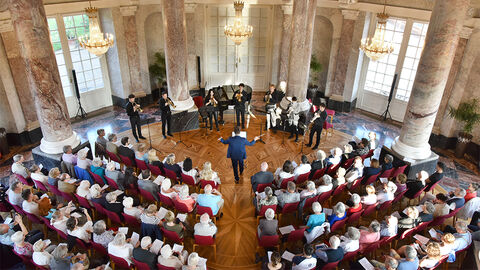 Foto Frühlingskonzert im Schloss Biebrich Foto Frühlingskonzert im Schloss Biebrich