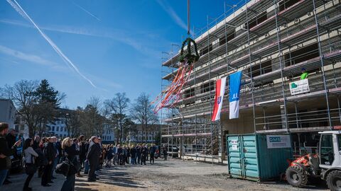Richtfest für das Institute for Lung Health an der Justus-Liebig-Universität Gießen  Richtfest für das Institute for Lung Health an der Justus-Liebig-Universität Gießen