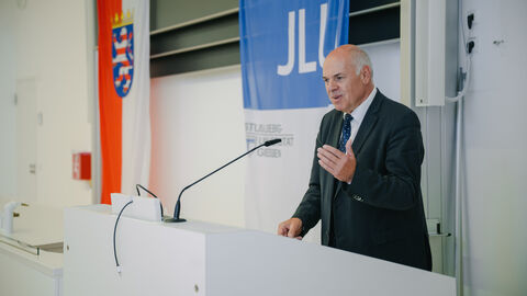 Direktor Thomas Platte, Landesbetrieb Bau und Immobilien Hessen, bei der Grundsteinlegung "Gießen Center for Electrochemical Materials Research“ (GC-ElMaR) 